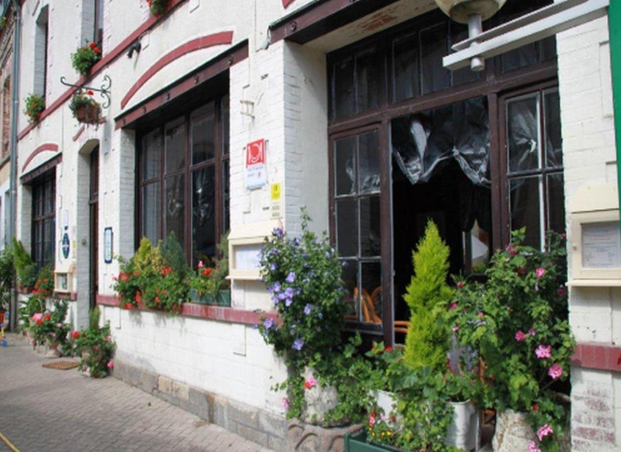 Logis Hotel Et Restaurant Du Dauphin Sées المظهر الخارجي الصورة