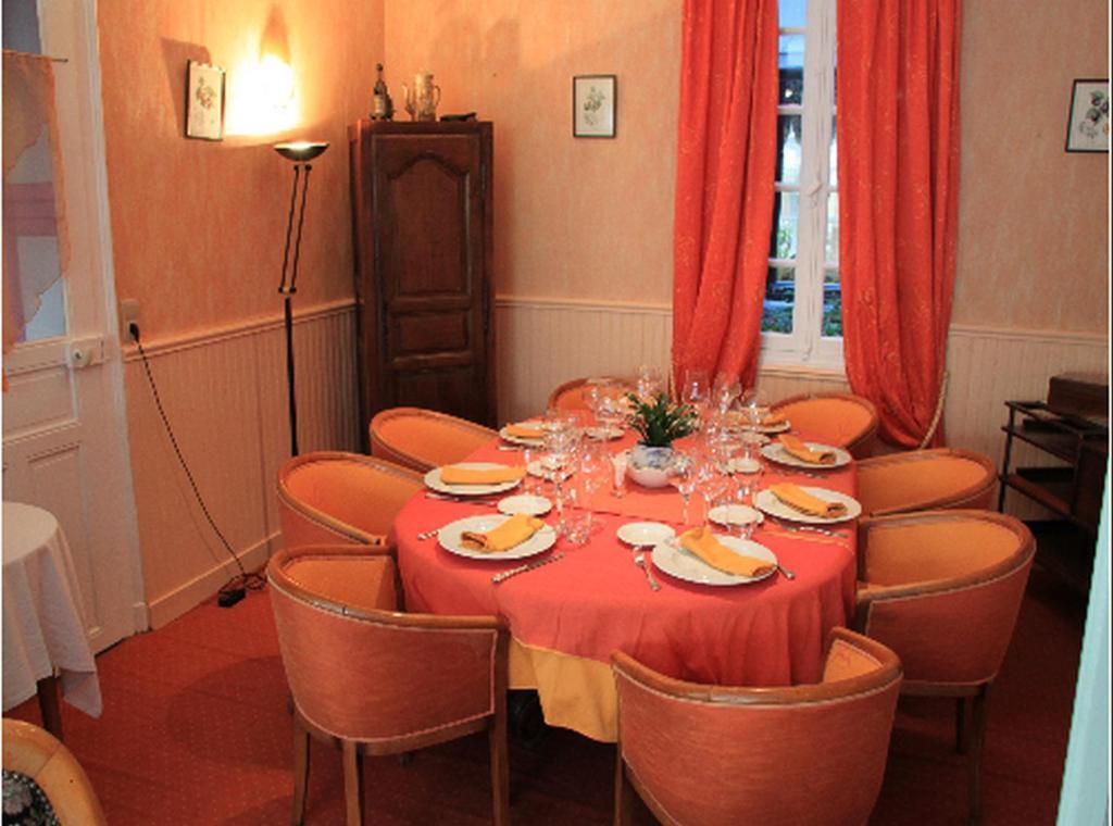 Logis Hotel Et Restaurant Du Dauphin Sées المظهر الخارجي الصورة
