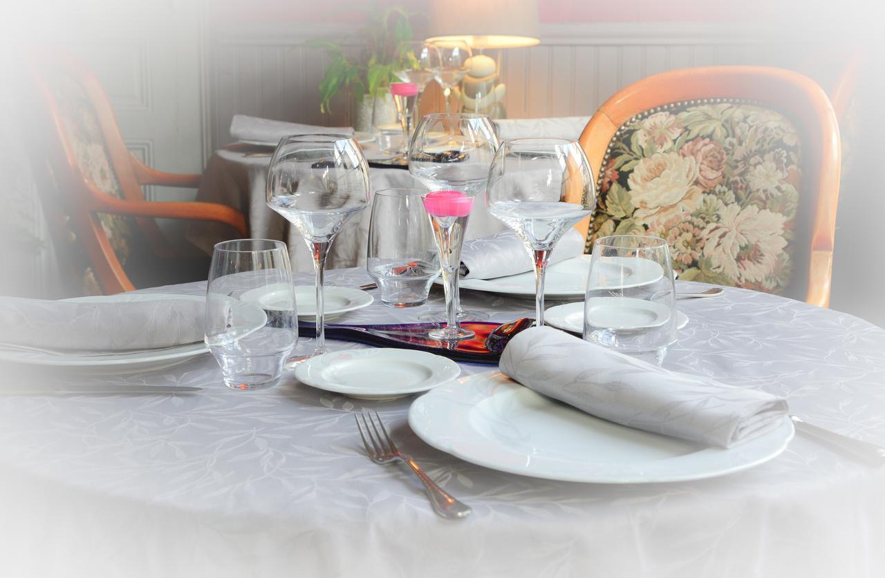 Logis Hotel Et Restaurant Du Dauphin Sées المظهر الخارجي الصورة