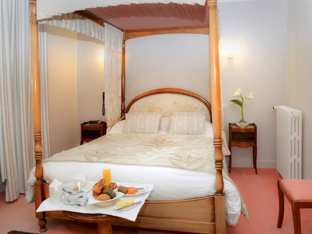Logis Hotel Et Restaurant Du Dauphin Sées المظهر الخارجي الصورة