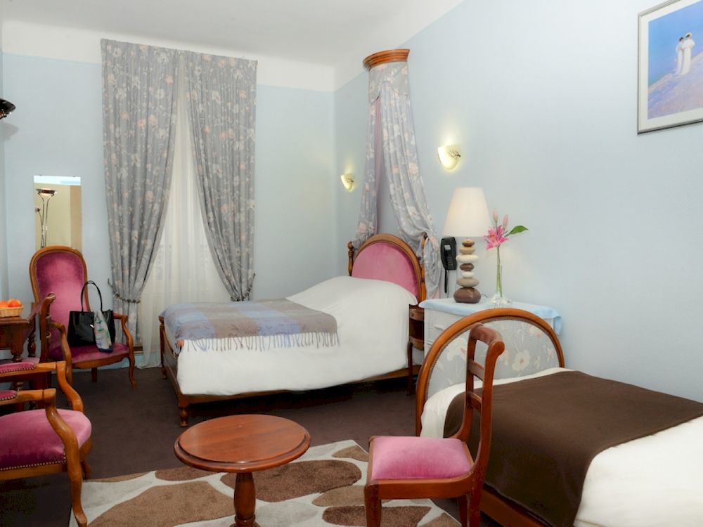 Logis Hotel Et Restaurant Du Dauphin Sées المظهر الخارجي الصورة