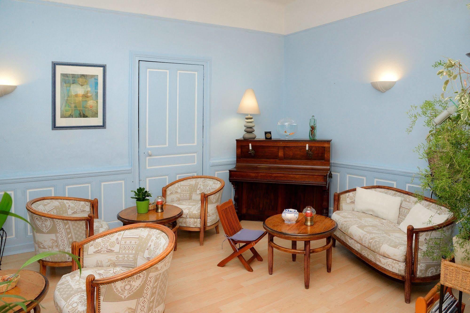 Logis Hotel Et Restaurant Du Dauphin Sées المظهر الخارجي الصورة
