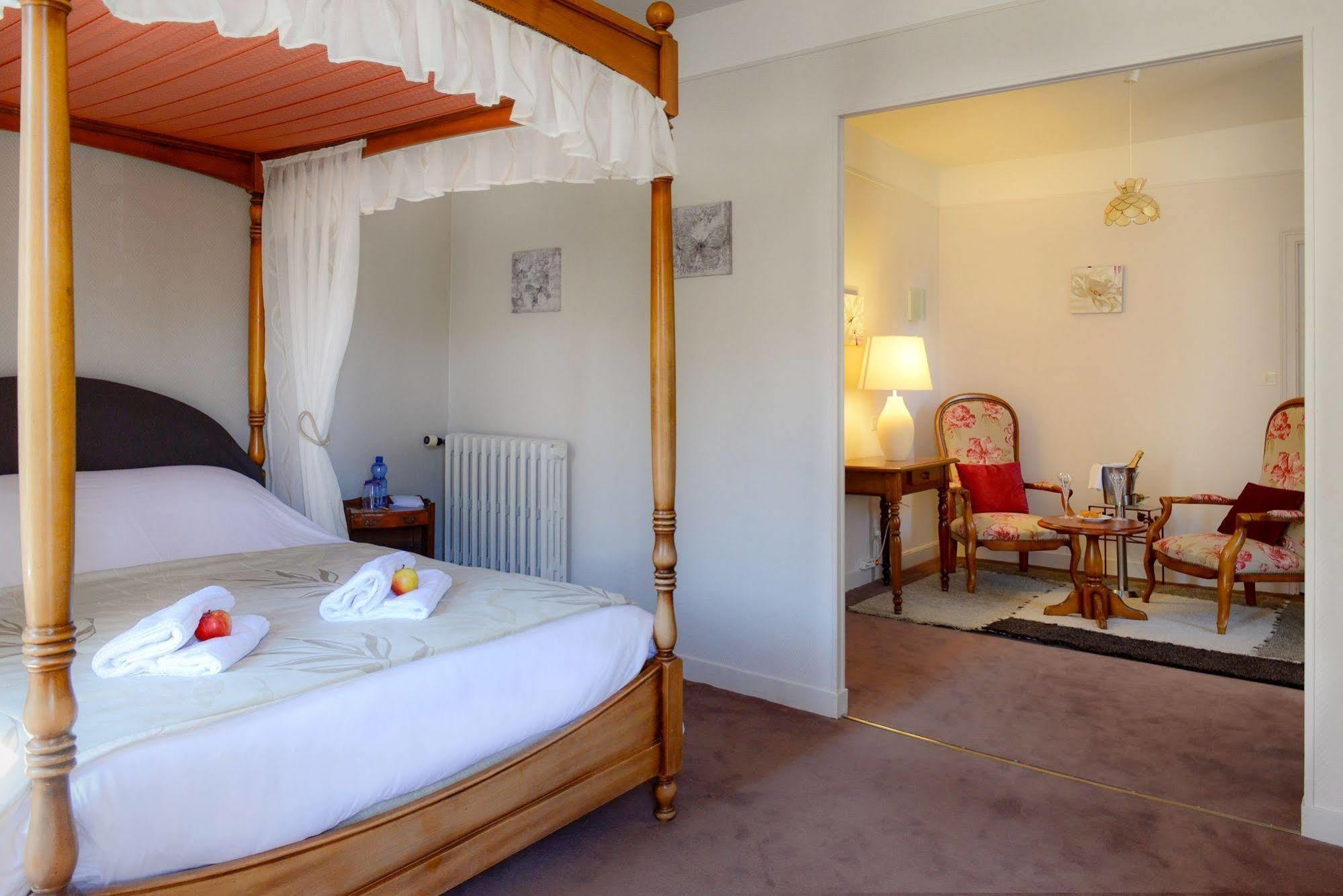 Logis Hotel Et Restaurant Du Dauphin Sées المظهر الخارجي الصورة