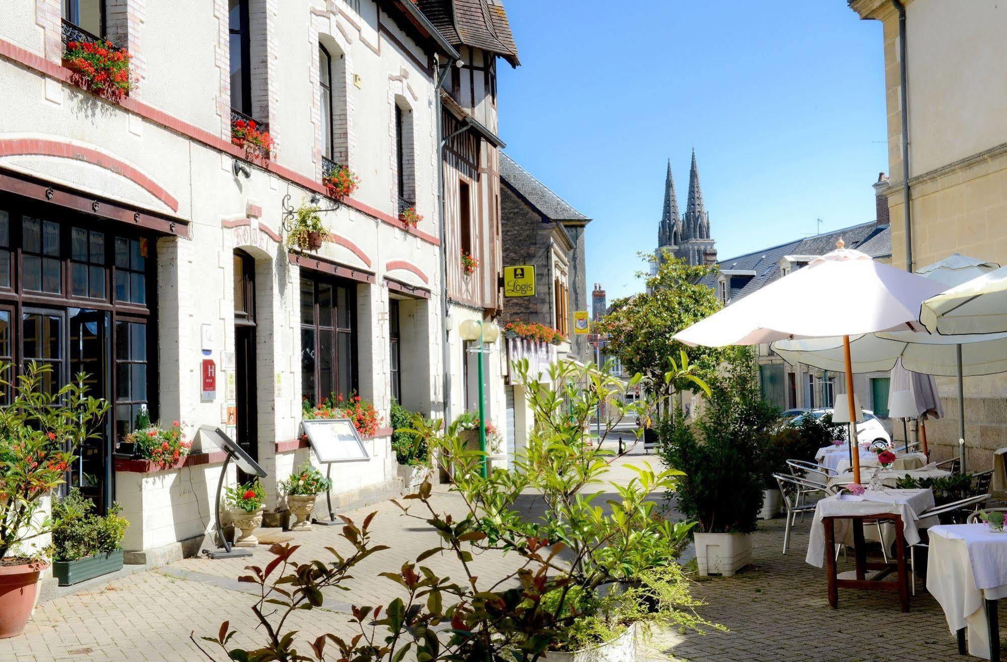 Logis Hotel Et Restaurant Du Dauphin Sées المظهر الخارجي الصورة