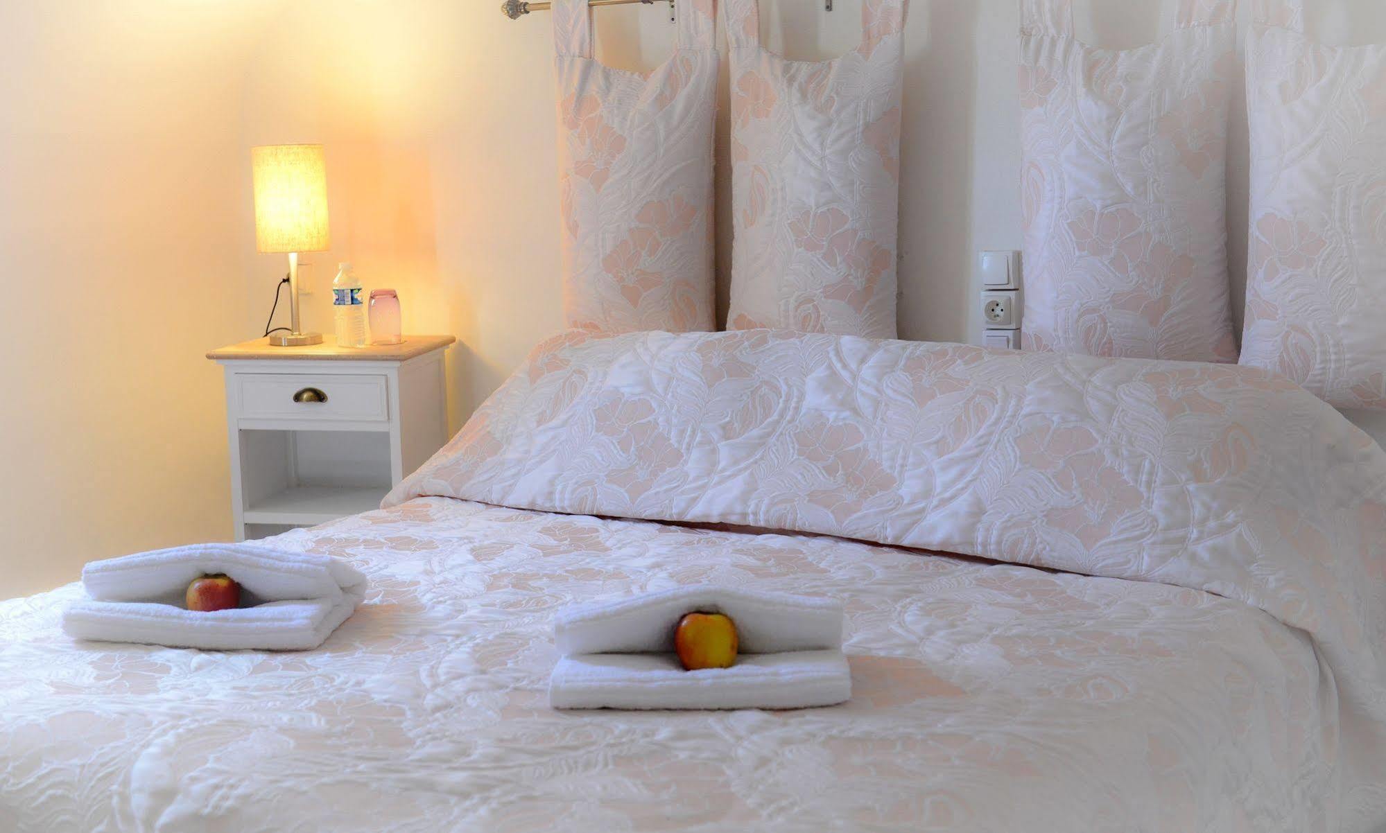 Logis Hotel Et Restaurant Du Dauphin Sées المظهر الخارجي الصورة